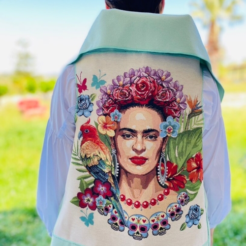 * Frida & parrot