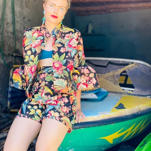 Short jacket   *Parrots in the jungle
